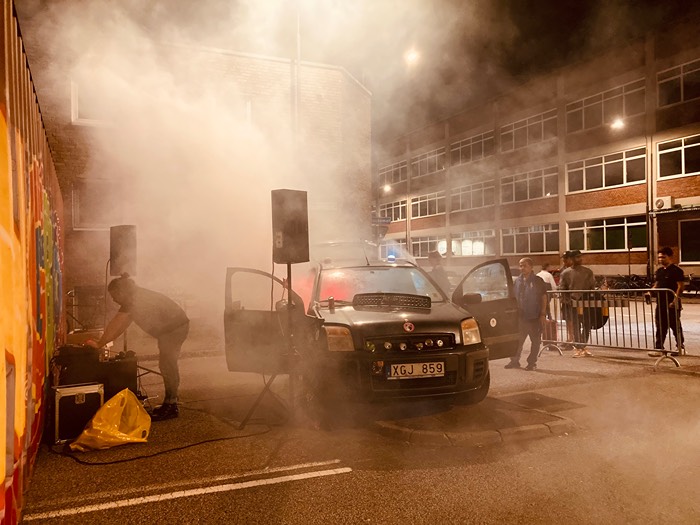 Det som är en av festivalens stora snackisar, dj-scenen Rökig Bil, har flyttat på sig.
